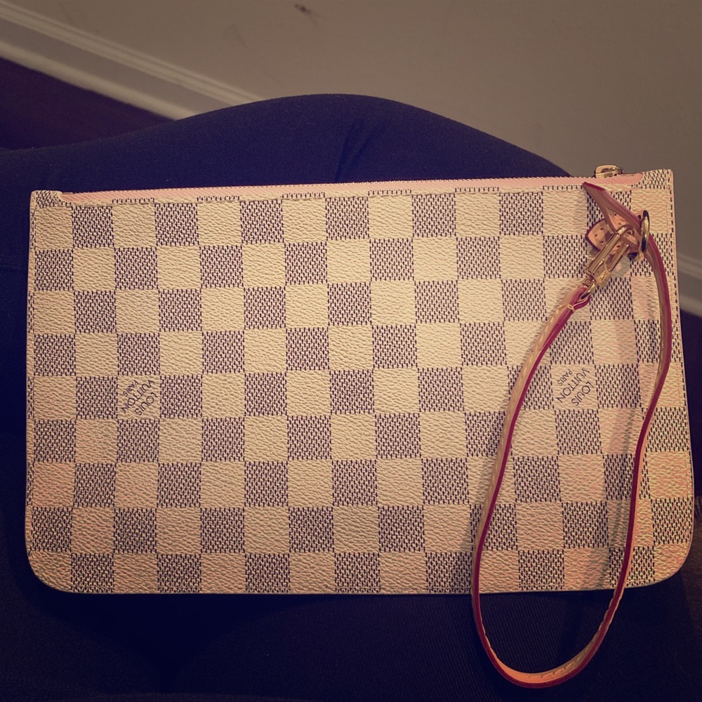 Louis Vuitton neverfull zip pochette